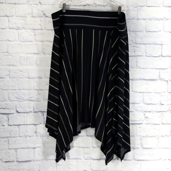 NWT Striped Black & White Striped Skirt Sz 26/28 - Picture 4 of 5